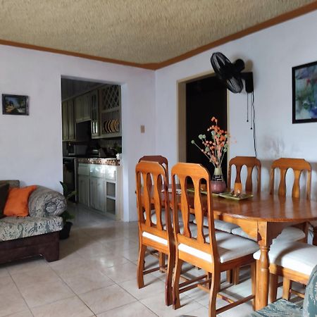 Gables Vacation Rentals With Private Gated Parking Onsite Knockpatrick 外观 照片