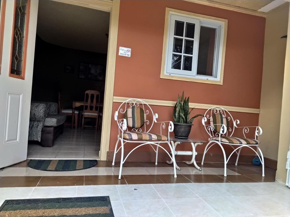 Gables Vacation Rentals With Private Gated Parking Onsite Knockpatrick 外观 照片