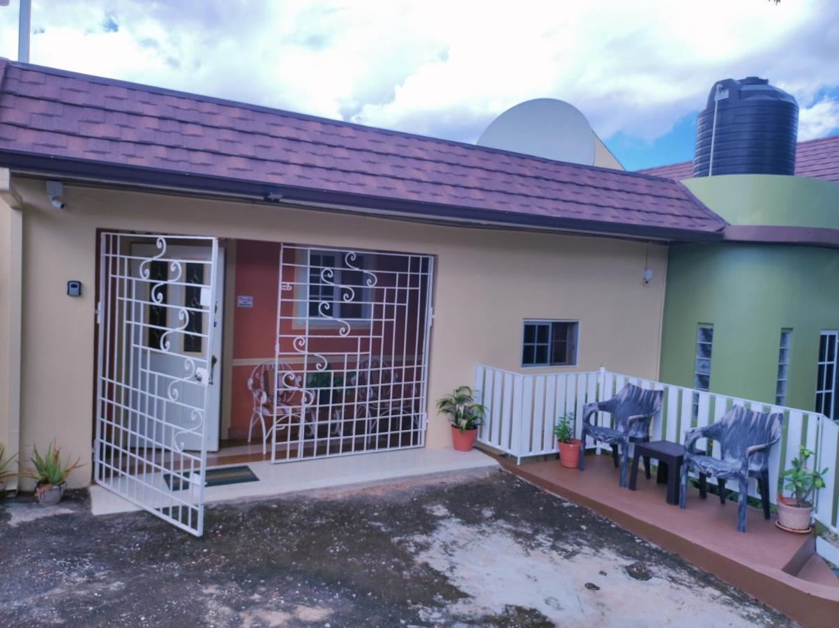 Gables Vacation Rentals With Private Gated Parking Onsite Knockpatrick 外观 照片