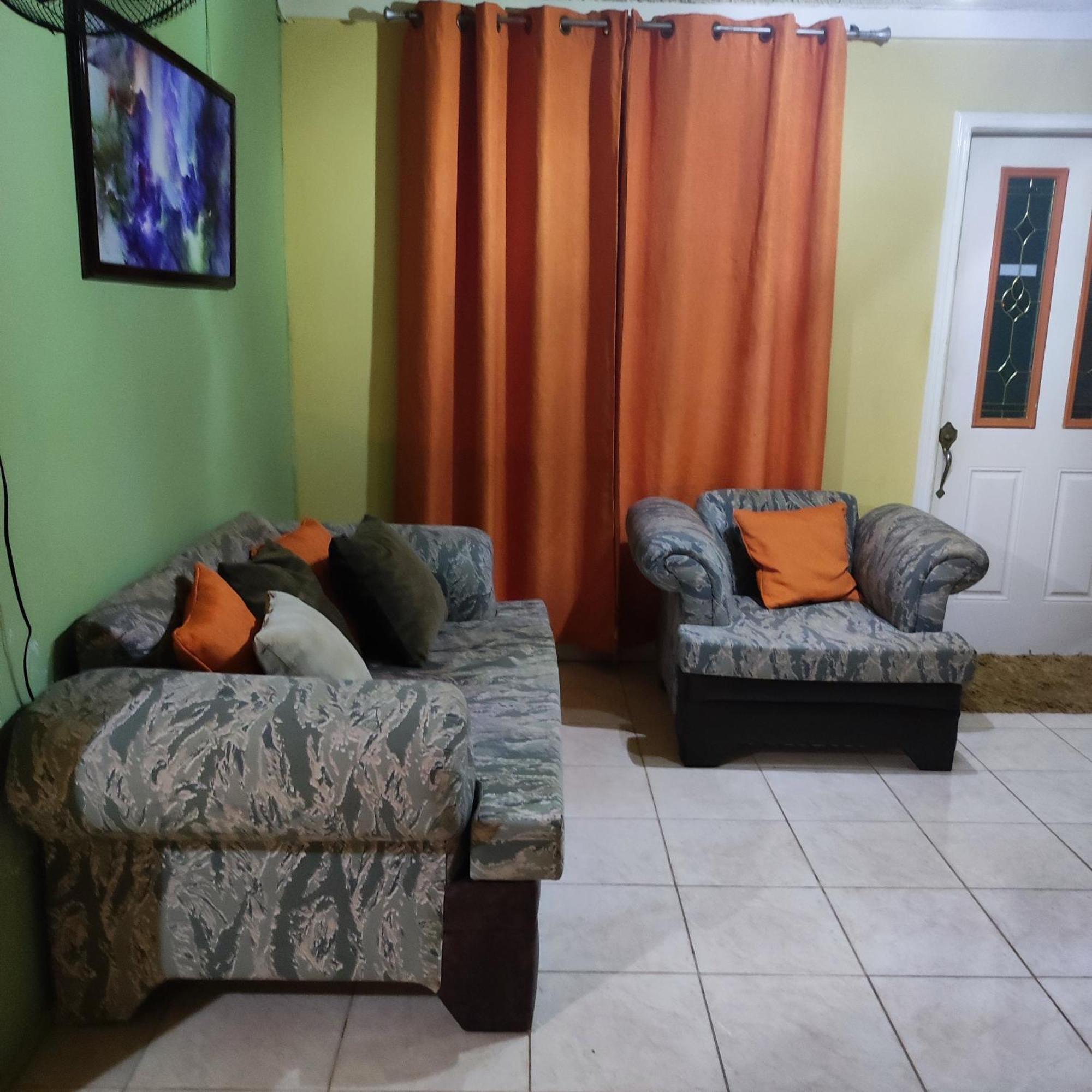 Gables Vacation Rentals With Private Gated Parking Onsite Knockpatrick 外观 照片